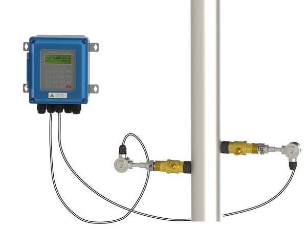 Wall mounted plug-in ultrasonic flowmeter