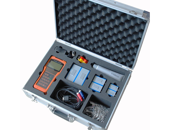 Portable ultrasonic flowmeter